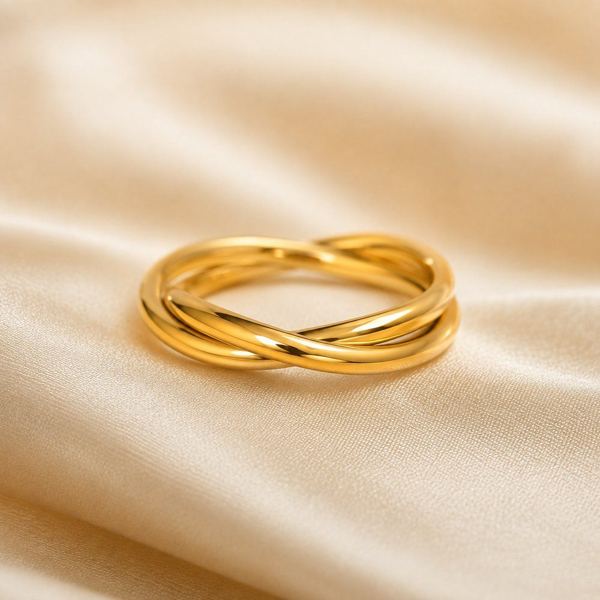 Interwoven triple-band gold ring